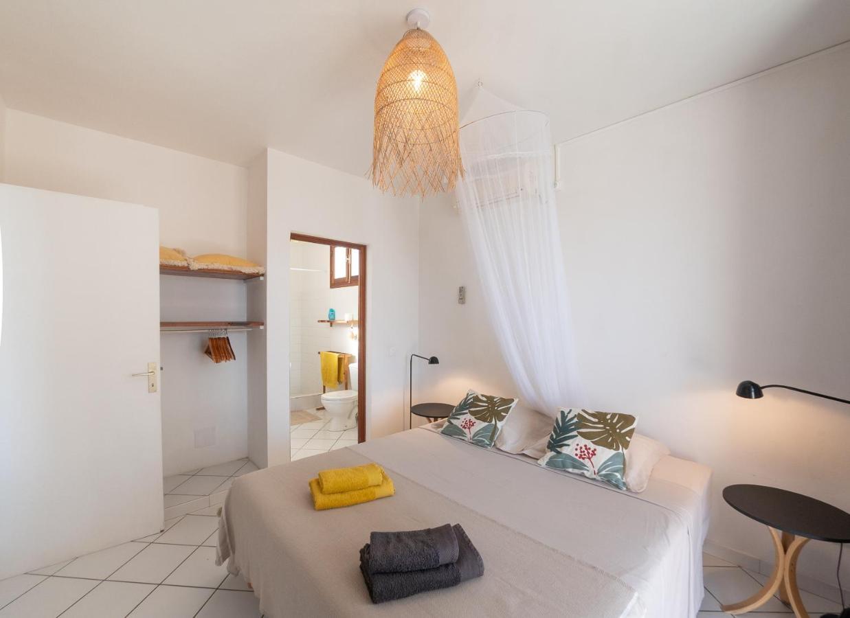 Roches Percees *** Villa Terre-De-Haut Luaran gambar